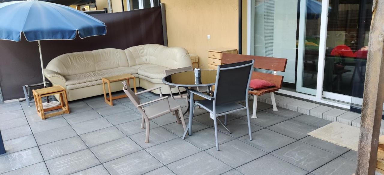 Apartamento Ebenerdig Mit Terrasse & Garten, Wlan & Parkplatz! Self Check-In & Check-Out! Schwedenofen! Auggen Exterior foto