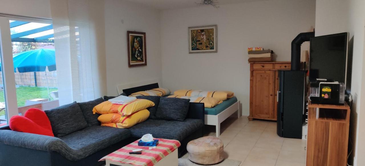 Apartamento Ebenerdig Mit Terrasse & Garten, Wlan & Parkplatz! Self Check-In & Check-Out! Schwedenofen! Auggen Exterior foto